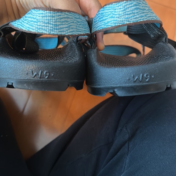 Like New! Women’s Chaco Sandals! - Picture 4 of 4
